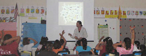 3° Grado, Escuela Primaria de Columbus, Columbus, Nuevo México Crédito de la Fotografía : Barbara Agte